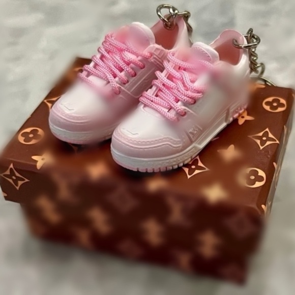 Mini 3D Sneaker Keychains! - Picture 6 of 6